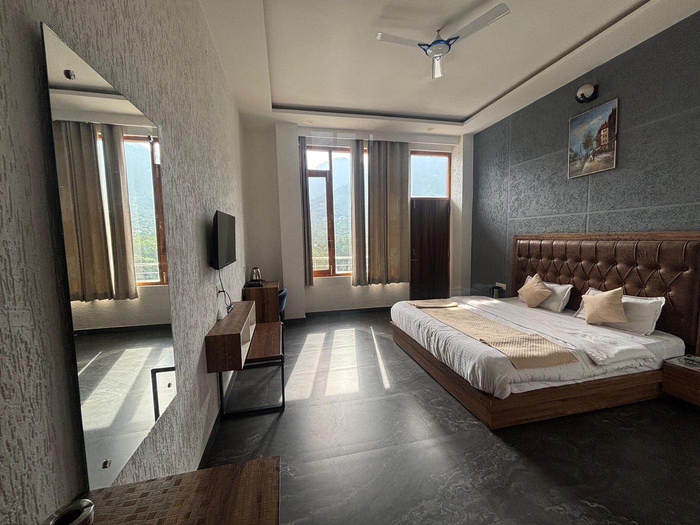 Standard deluxe room at River Heights