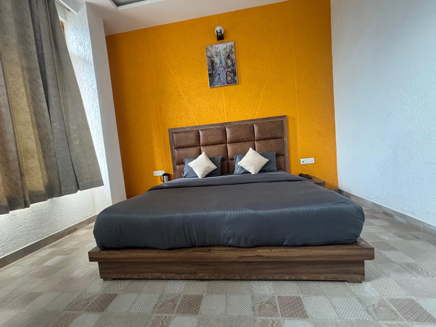 Deluxe room bed