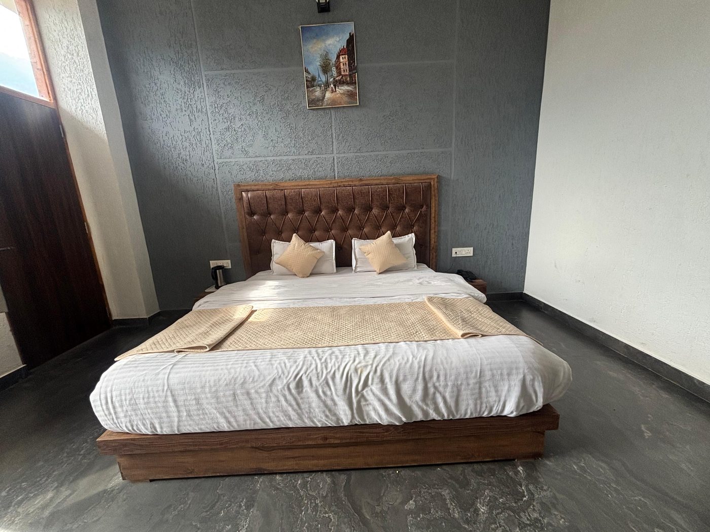 Executive river-view suite with balcony at River Heights